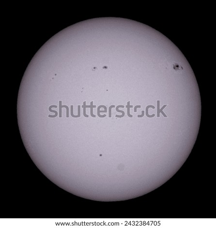 Currently, active solar activity during the 25th solar cycle is being observed.
In the white-light solar image, giant sunspots, sunspot groups, and white spots were observed.