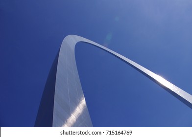 Curve Saint Louis Arch On Sunny Stock Photo 1016256298 | Shutterstock