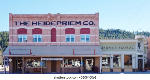 CUSTER, SD -7 NOV 2015- The Gold Rush Town Of Custer In The Black Hills Of South Dakota In Sioux Territory Is Next To The Crazy Horse Memorial Currently In Construction. 