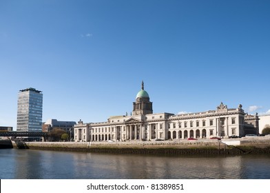 The Custom House In Dublin