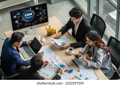 Sistema de gestión de relaciones con el cliente en un ordenador portátil para empresas y negocios CRM