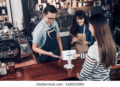 Customer Self Service Order Drink Menu With Tablet Screen And Pay Bill Online At Cafe Counter Bar,seller Coffee Shop Accept Payment By Mobile.digital Lifestyle Concept