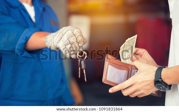 Customers\
pay car repairs by cash at car repair\
center.