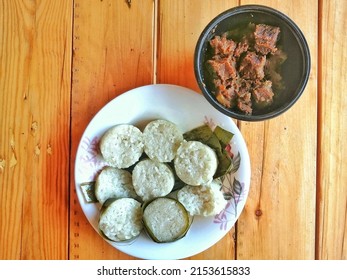 Cut Lemang  And Beef Rendang In A Plate On Wooden Table. Hari Raya Food.