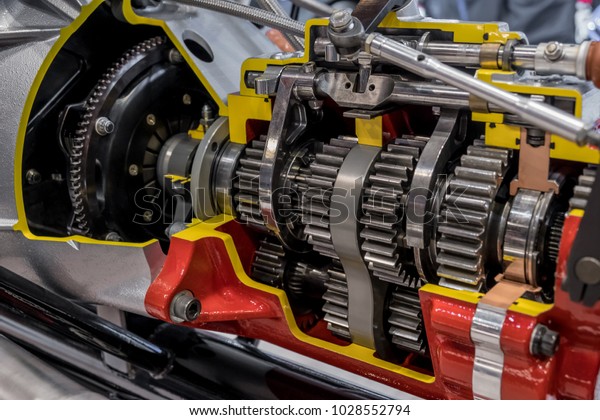 Cutaway engine\
gearbox