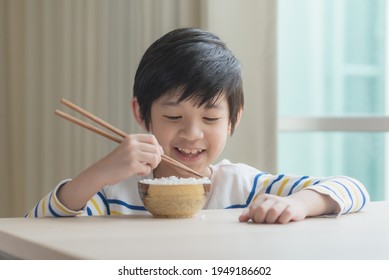 4 968件の 食べる 子供 ご飯 の画像 写真素材 ベクター画像 Shutterstock