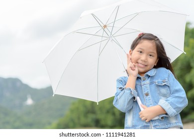 kids white umbrella