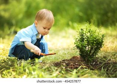 105,549 Toddler gardening Images, Stock Photos & Vectors | Shutterstock