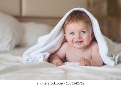 Babe Baby Smiling Laughingcute Baby Lying Stock Photo Edit Now