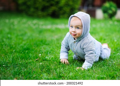 Cute Baby Crawling Grass Stock Photo 200321492 | Shutterstock