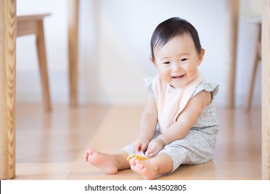 女の子 笑顔 日本人 幼児 の写真素材 画像 写真 Shutterstock