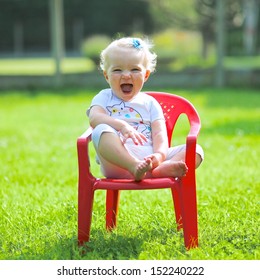 small baby sitting chair