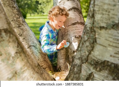 Cute Boy And Girl Celebrating Easter, Searching And Eating Chocolate Eggs. Happy Family Holiday. Happy Kids Laughing, Smiling And Having Fun. Beautiful Spring Sunny Day In Park