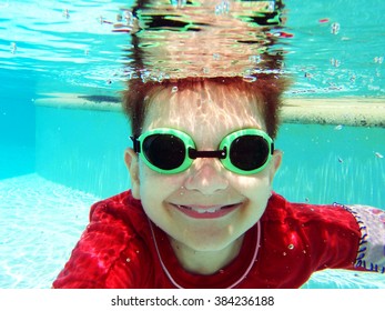 Cute Boy Swimming Underwater Stock Photo 384236188 | Shutterstock