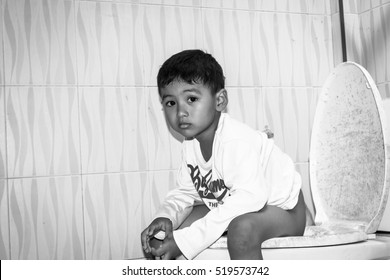 Cute Child Little Asian Boy Defecate Stock Photo 519573742 | Shutterstock