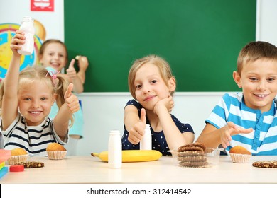 593 Preschool Snack Time Images, Stock Photos & Vectors | Shutterstock