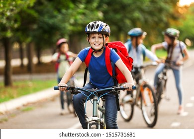 31,241 Boy girl bicycle Images, Stock Photos & Vectors | Shutterstock