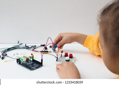 236 Arduino girl Images, Stock Photos & Vectors | Shutterstock