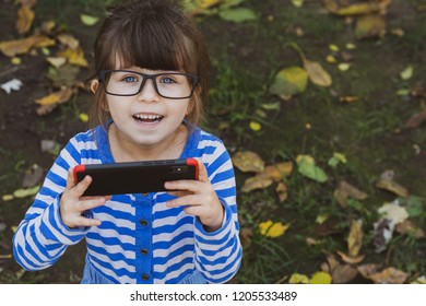 4,943 Glasses With Kids Phone Images, Stock Photos & Vectors 