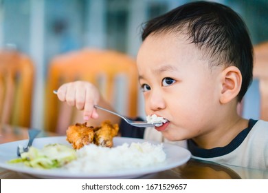 4 968件の 食べる 子供 ご飯 の画像 写真素材 ベクター画像 Shutterstock
