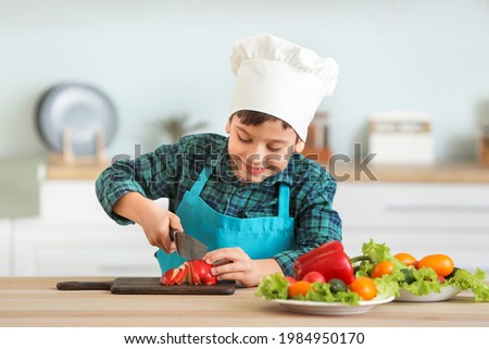 Similar – Foto Bild Kind Mädchen hilft Mama, frisches Gemüse zu kochen und zu schneiden.