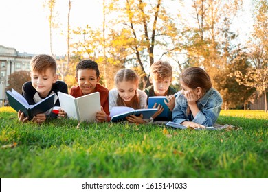 74,505 Boy girl reading Images, Stock Photos & Vectors | Shutterstock