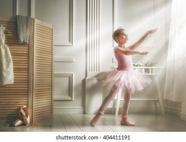 dæmning belønning etc Child Ballerina Images, Stock Photos & Vectors | Shutterstock