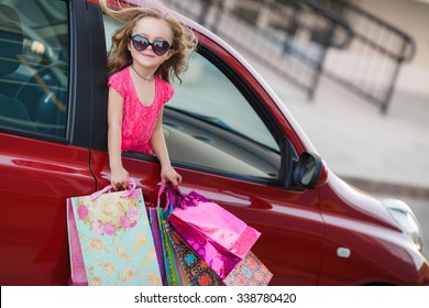 6,909 Female Carring Shopping Bag Images, Stock Photos & Vectors ...