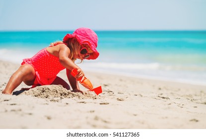 Cute Little Girl Playing Sand Beach Stock Photo 541127365 | Shutterstock