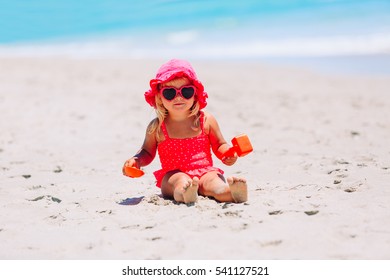 Cute Little Girl Playing Sand Beach Stock Photo 541127521 | Shutterstock