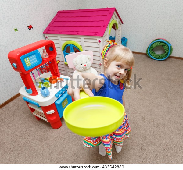 little girl play dishes