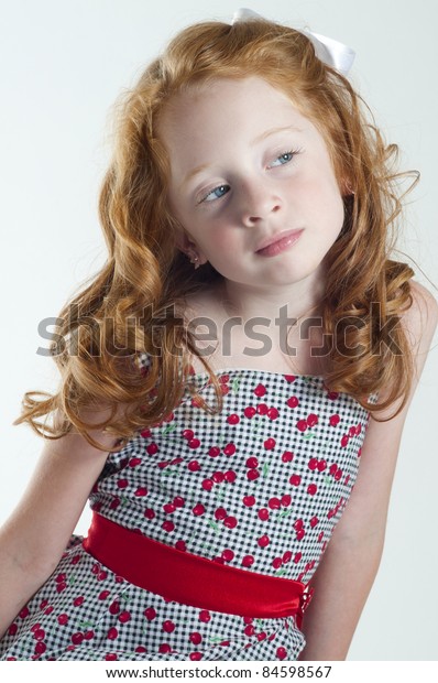 Cute Little Girl Red Hair Thinking Stockfoto Jetzt