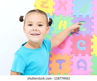 Cute Little Girl Showing Letter E Stock Photo 118774963 | Shutterstock