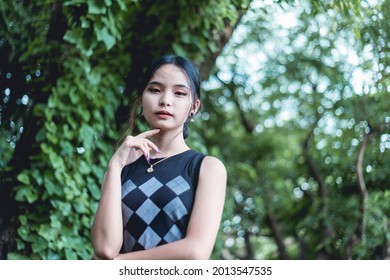 Cute Petite Lady Chinese Filipino Descent Stock Photo 2013547535 ...