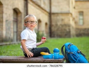 3,078 Kindergarten Kids Eating Snacks Images, Stock Photos & Vectors ...