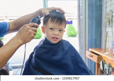 Bilder Stockfoton Och Vektorer Med Baby Haircut Shutterstock