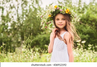 334,649 Little girl flowers Images, Stock Photos & Vectors | Shutterstock