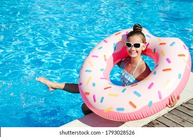 166 Preteen Girl Floating In Water Images, Stock Photos & Vectors ...