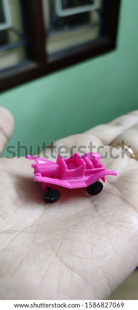 cute tiny pink colour\
car