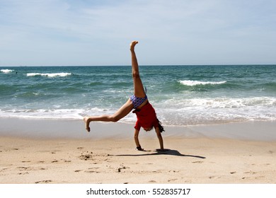Cute Young Girl Doing Cartwheel Beach Stock Photo 552835717 | Shutterstock