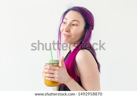 Similar – Foto Bild Junge, fitte Frau, die einen rosa Smoothie trinkt.