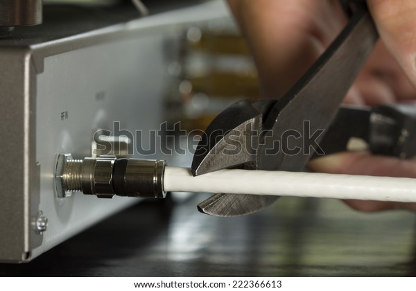 Cutting Cable TV\
Cable