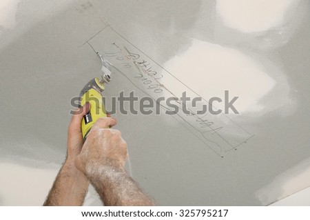 Cutting ceiling plasterboard with electrical multi-tool