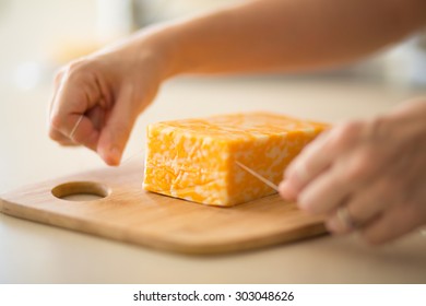 Cutting Cheese With Floss Kitchen Hack