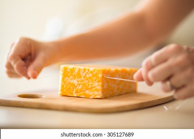 Cutting Cheese With Floss Kitchen Hack