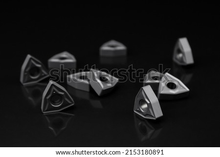Cutting inserts for turning. Carbide, reamer, threader