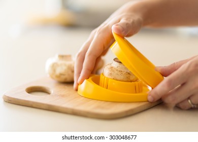 Cutting Mushrooms With Egg Slicer Kitchen Hack