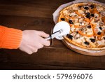 cutting pizza