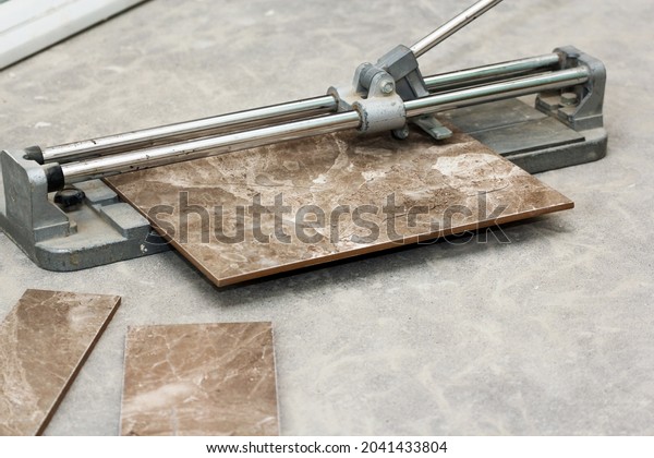 Cutting porcelain\
stoneware with a tile\
cutter.