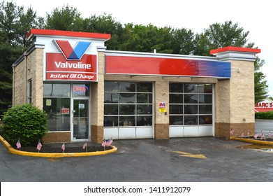 Cuyahoga Falls, Ohio-USA May 26,2019: Valvoline Instant Oil Change Exterior And Logo. Valvoline Instant Oil Change Provides Automobile Preventative Maintenance.